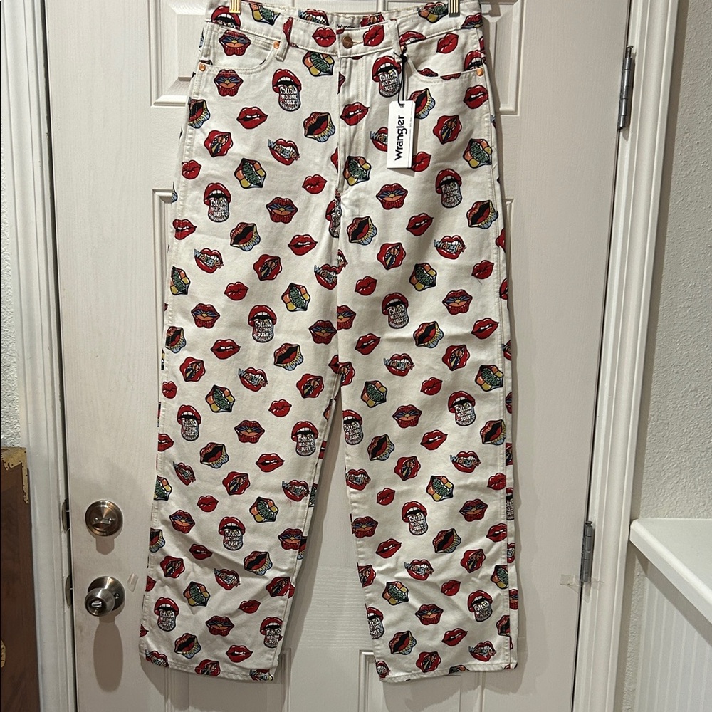 Wrangler Women's Size 32 Read My Lips Rolling Stones Barrel 652 Denim Jeans - Picture 3 of 8